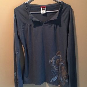The Northface woman’s shirt